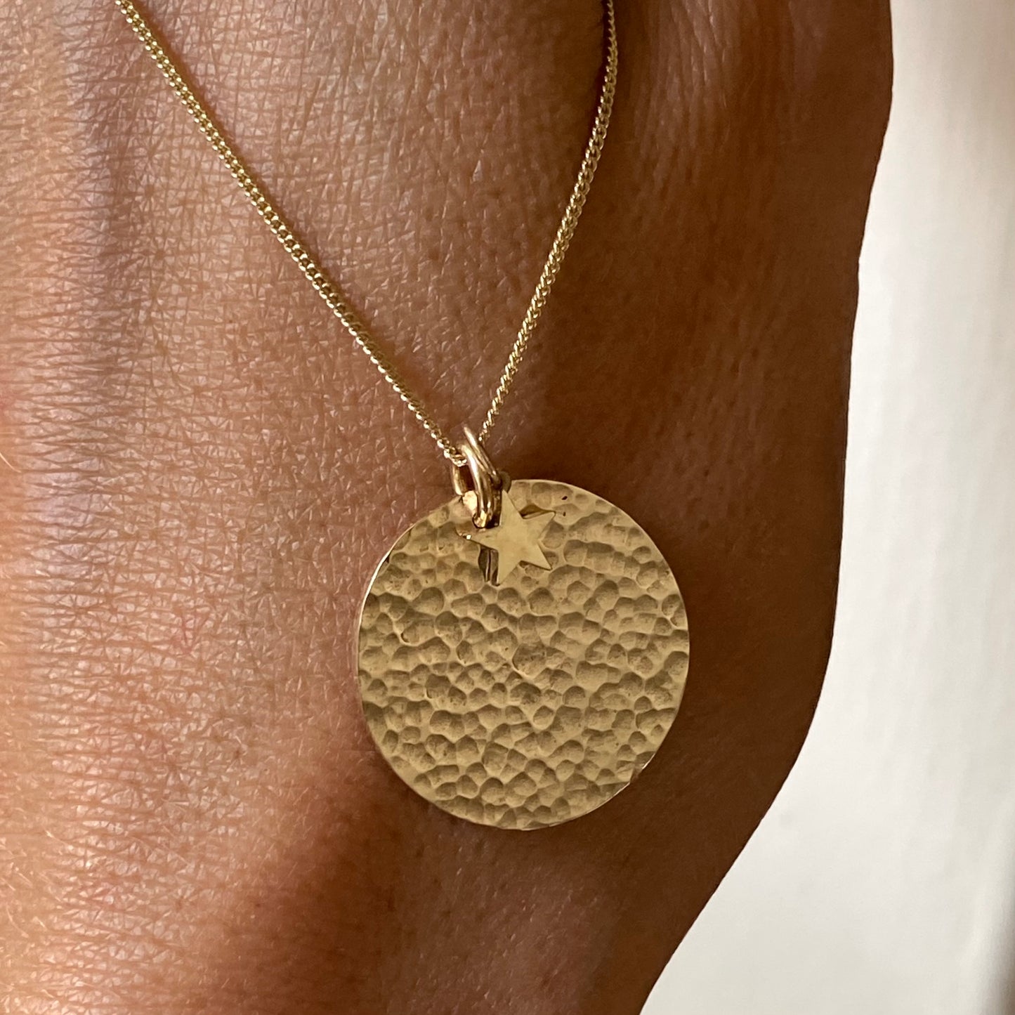 hammered texture round disc pendant necklace