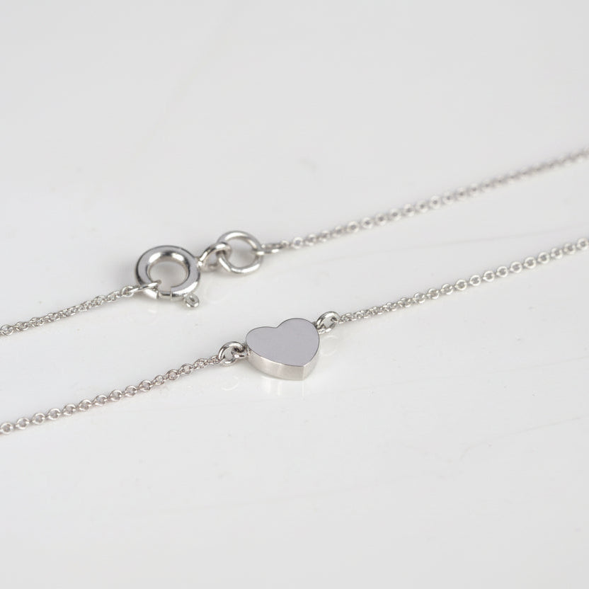 PLAIN LITTLE SILVER HEART NECKLACE