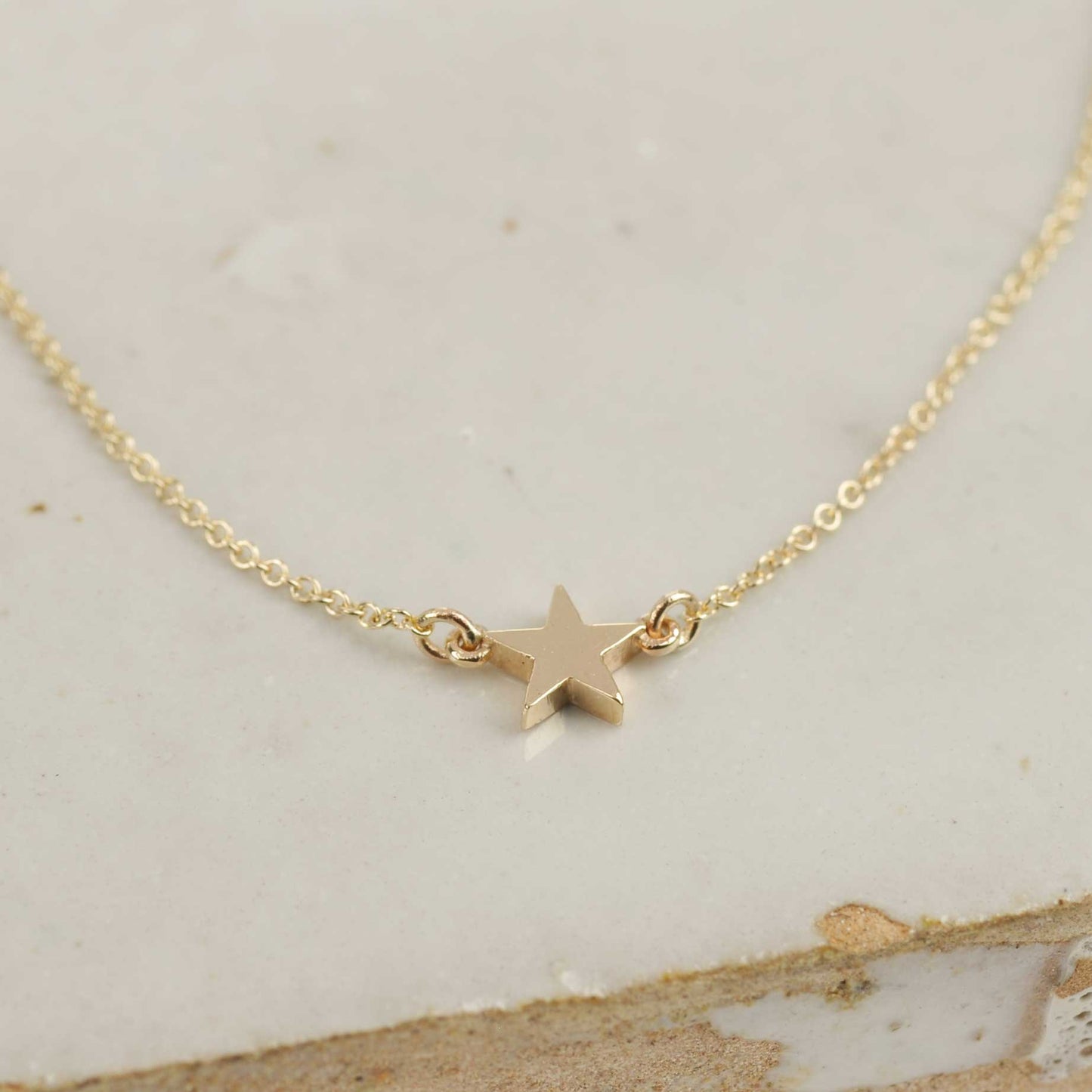 18ct solid gold star necklace gift idea
